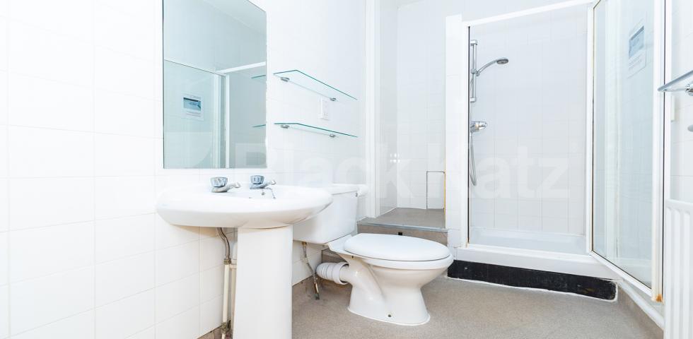 			NEW INSTRUCTION!, 3 Bedroom, 1 bath, 1 reception Flat			 Bedford Place, BLOOMSBURY